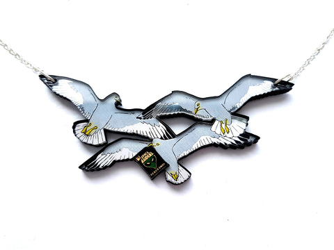 Seagull necklace, 3 seagulls flying away with a pack of crisps